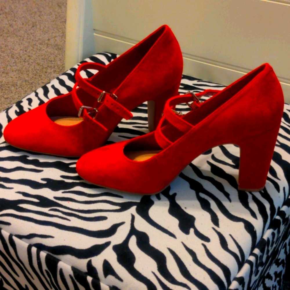 Red Heels - Picture 4 of 4